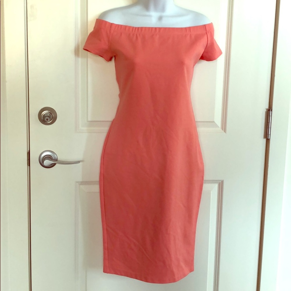 Shoulderless strechy summer dress